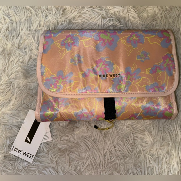 Nine West hanging travel organizer - Picture 3 of 6